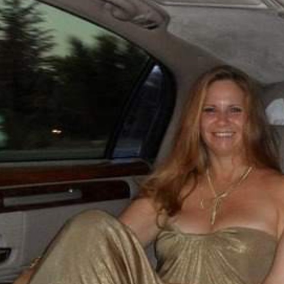 Meet your Posher, Kat - Picture 1 of 2